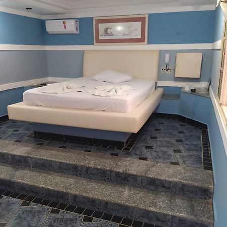 Bhaus Motel Marília Exteriör bild